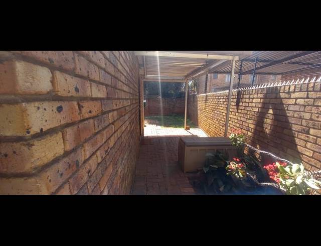 3 BEDROOM TOWNHOUSE FOR SALE IN DIE HOEWES